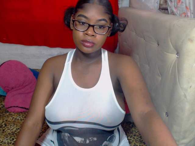 evaxxemma live cam on BongaCams