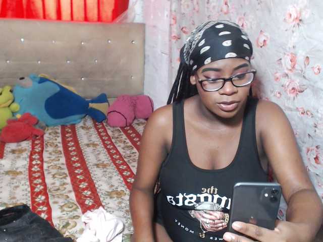 evaxxemma live cam on BongaCams