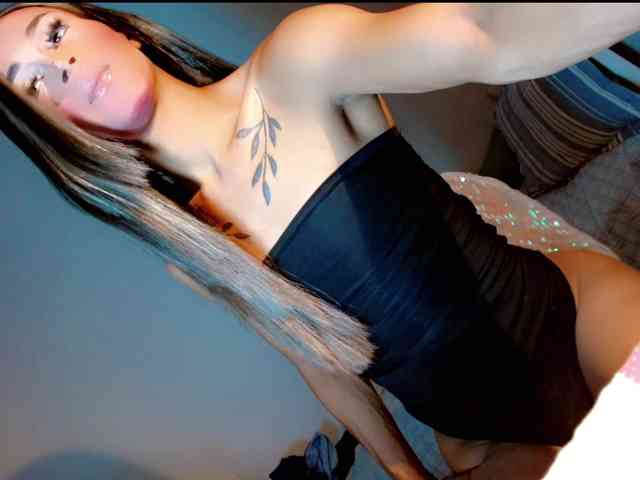 SharonXGolD Live Webcam on BongaCams