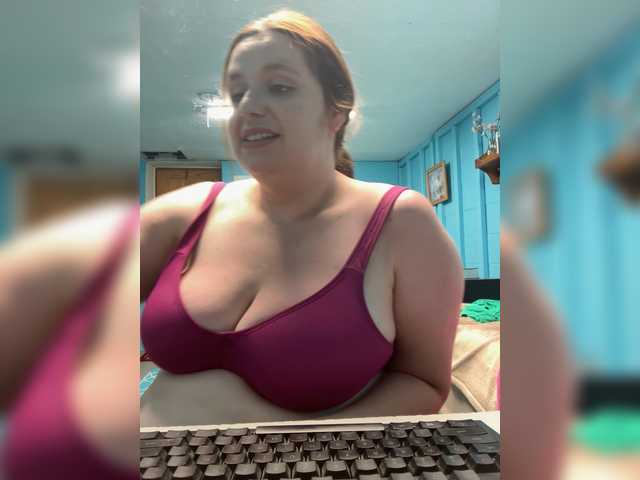 Milfonvacation live cam on BongaCams