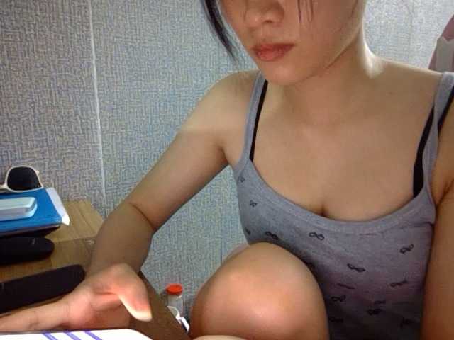 Lynny-1 live cam on BongaCams