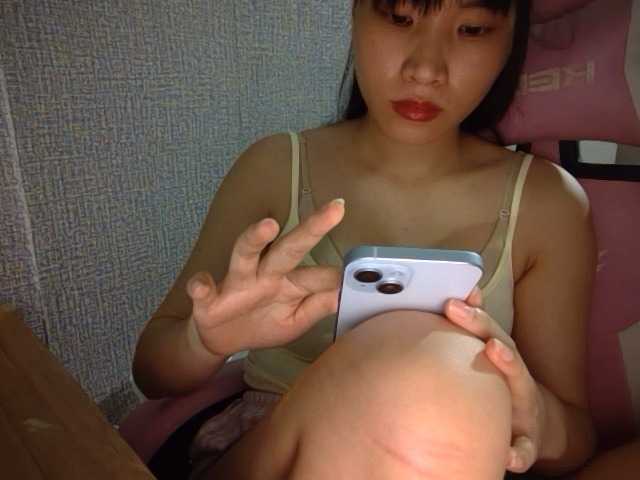 Lynny-1 live cam on BongaCams