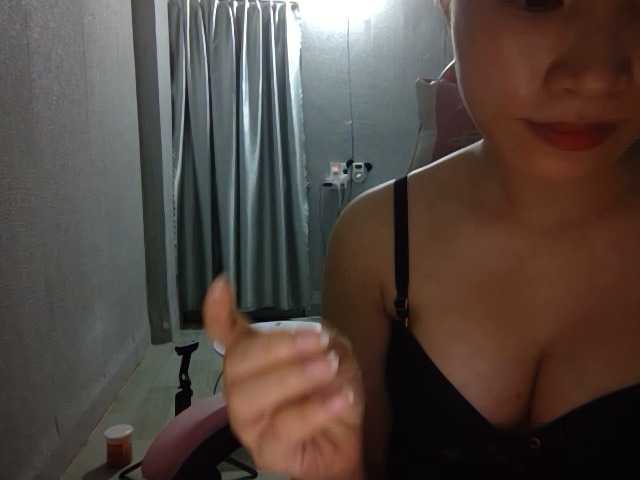 Lynny-1 live cam on BongaCams