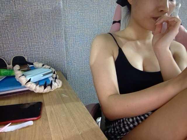 Lynny-1 live cam on BongaCams