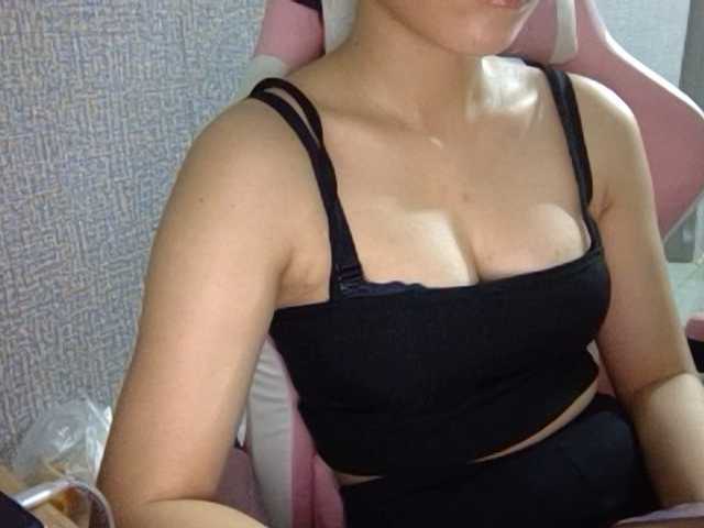 Lynny-1 live cam on BongaCams
