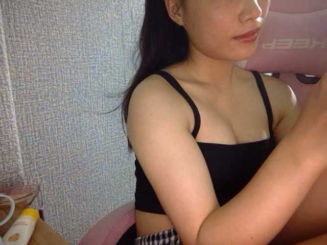 Lynny-1 live cam on BongaCams