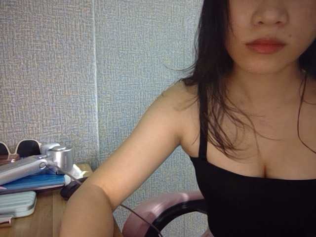 Lynny-1 live cam on BongaCams