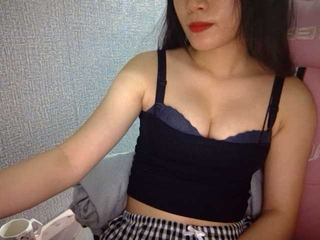Lynny-1 live cam on BongaCams