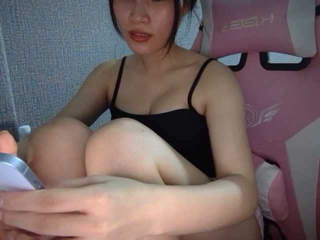 Lynny-1 live cam on BongaCams