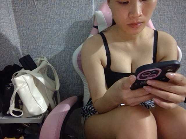 Lynny-1 live cam on BongaCams