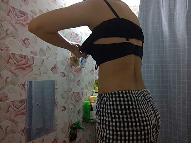 Lynny-1 live cam on BongaCams