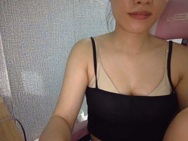 Lynny-1 live cam on BongaCams
