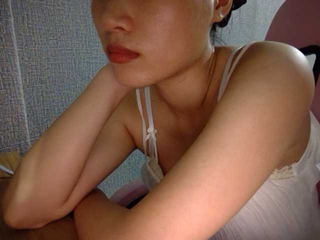 Lynny-1 live cam on BongaCams
