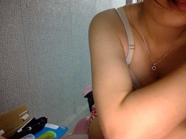 Lynny-1 live cam on BongaCams