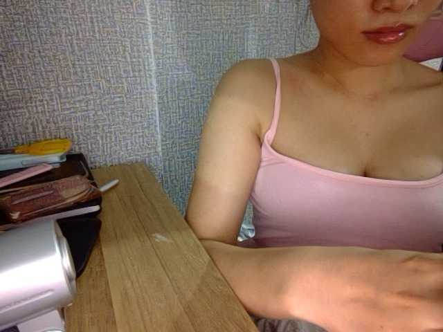 Lynny-1 live cam on BongaCams