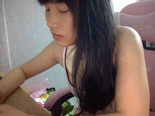 Lynny-1 live cam on BongaCams