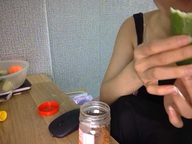 Lynny-1 live cam on BongaCams