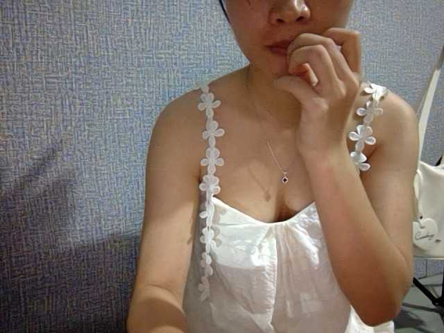 Lynny-1 live cam preview
