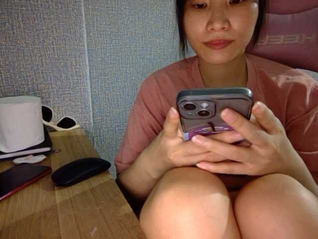 Lynny-1 live cam on BongaCams