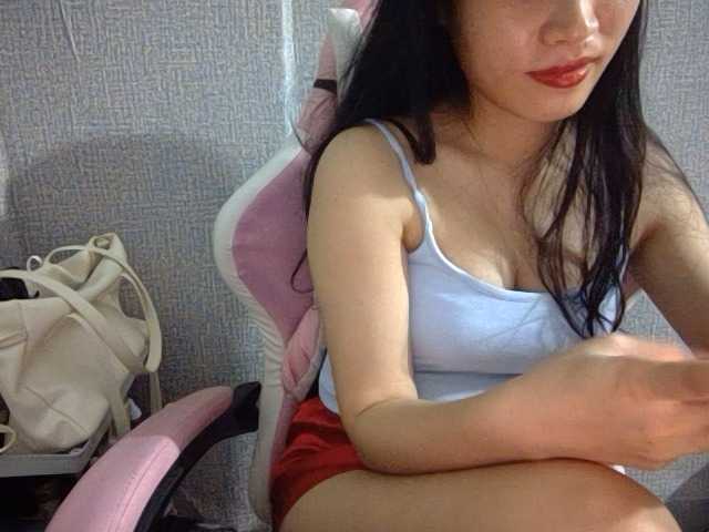 Lynny-1 live cam on BongaCams