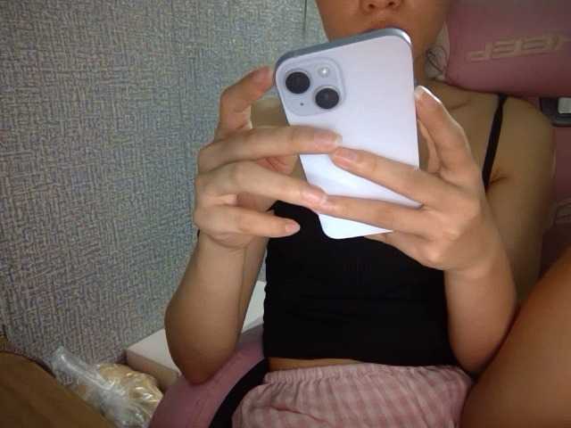 Lynny-1 live cam on BongaCams