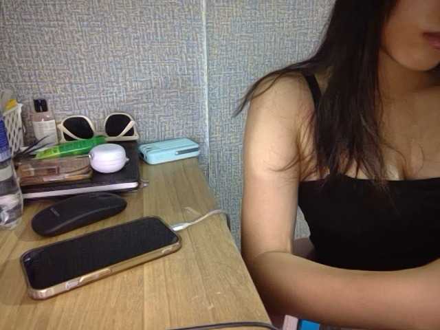 Lynny-1 live cam on BongaCams