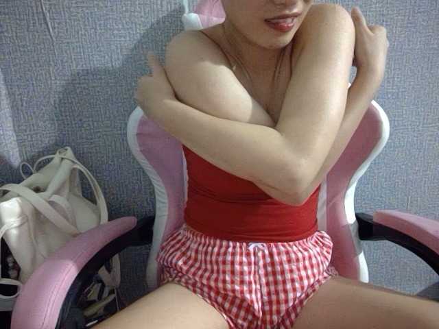 Lynny-1 live cam on BongaCams