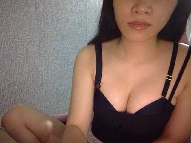 Lynny-1 live cam on BongaCams