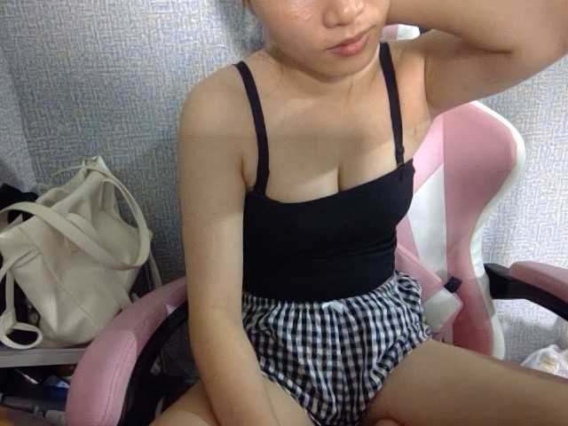 Lynny-1 live cam on BongaCams