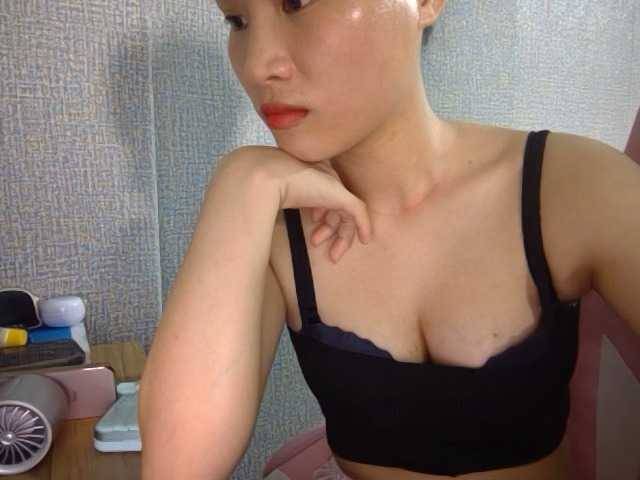 Lynny-1 live cam on BongaCams
