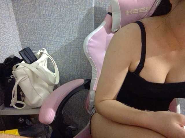 Lynny-1 live cam on BongaCams
