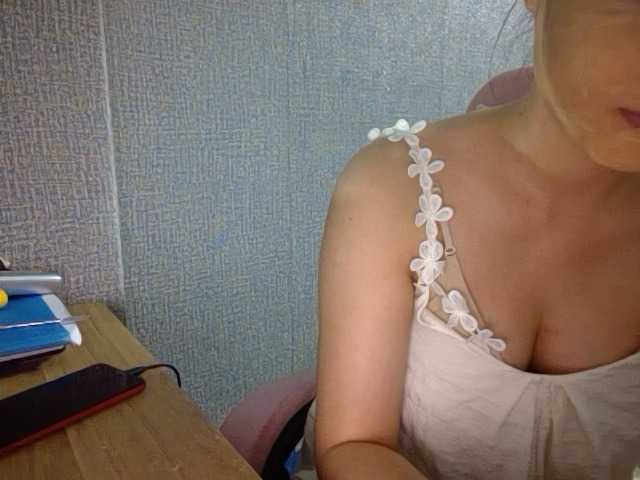 Lynny-1 live cam on BongaCams