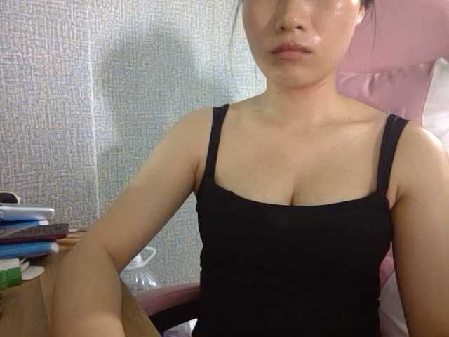 Lynny-1 live cam on BongaCams