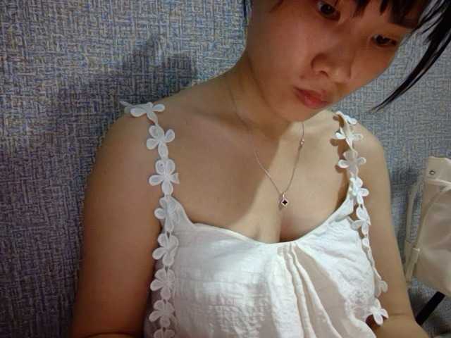 Lynny-1 live cam preview