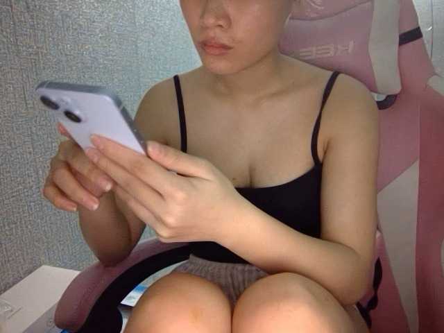 Lynny-1 live cam on BongaCams