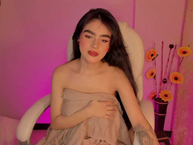 celestecollins00 live cam on UnifiedCams