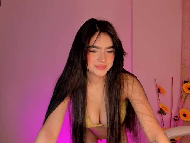celestecollins00 live cam on UnifiedCams