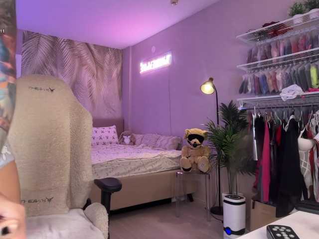 oii-kris-iio live cam on BongaCams