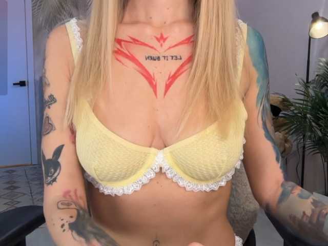 oii-kris-iio, en vivo ahora en BongaCams