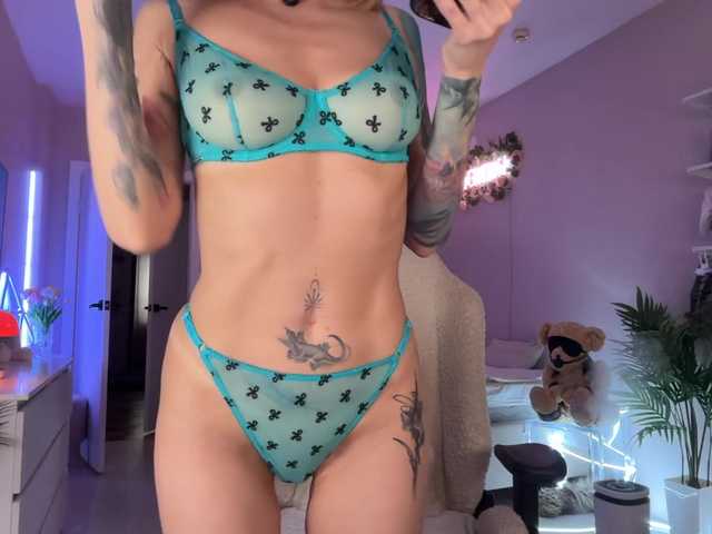 oii-kris-iio live cam on BongaCams