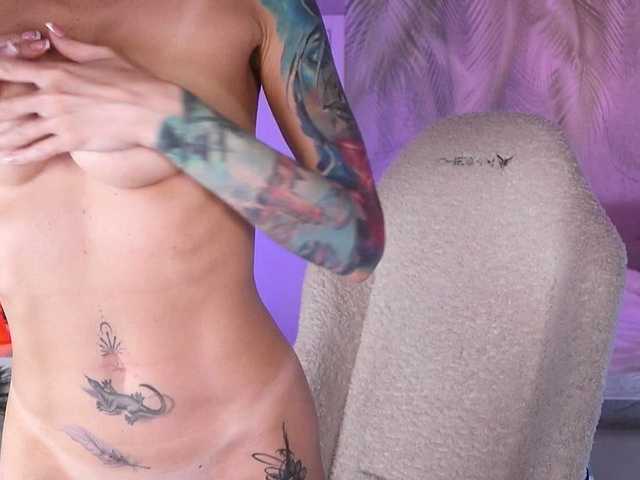 oii-kris-iio live cam on BongaCams