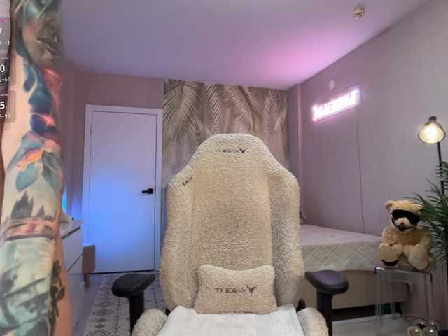 oii-kris-iio live cam on BongaCams