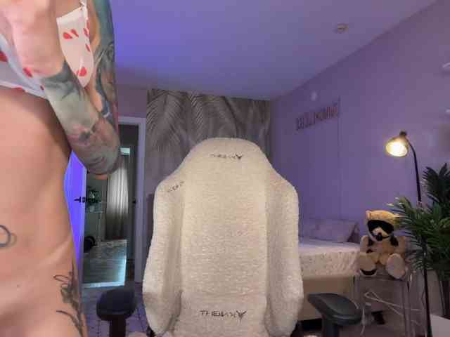 Oii-kris-iio's cam show statistics and live stream