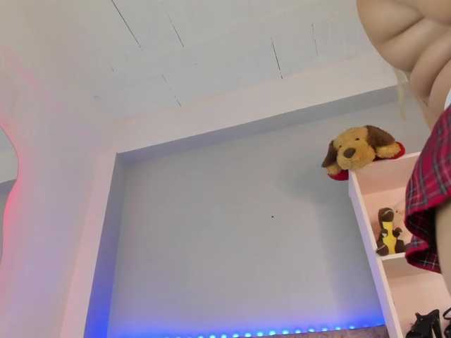 Naomisanz live cam on BongaCams