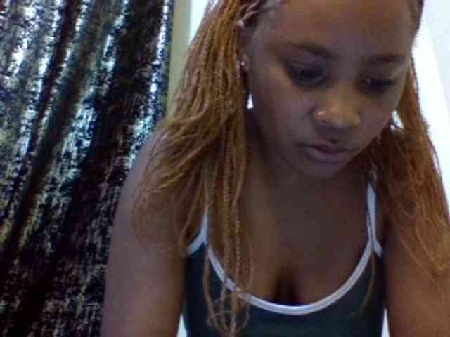 Prettydoll8 webcam