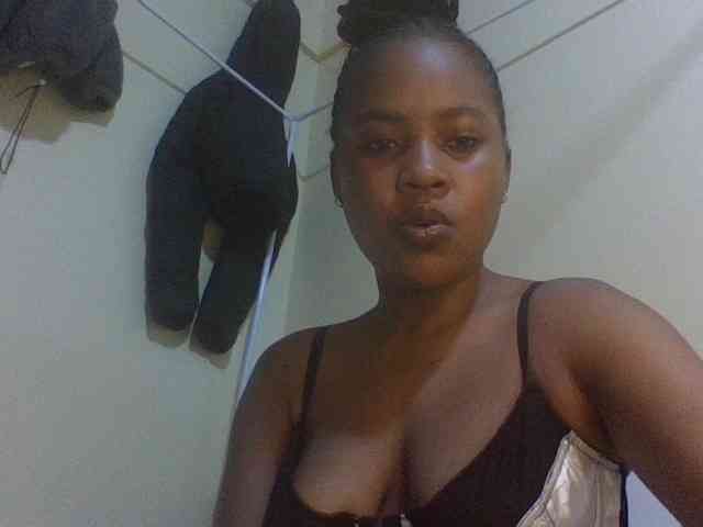 Prettydoll8 webcam