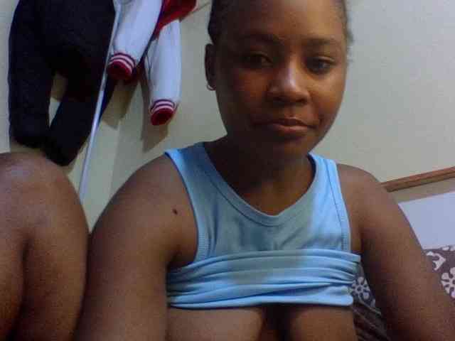 Prettydoll8 webcam