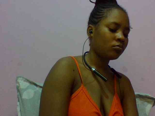 Prettydoll8 webcam