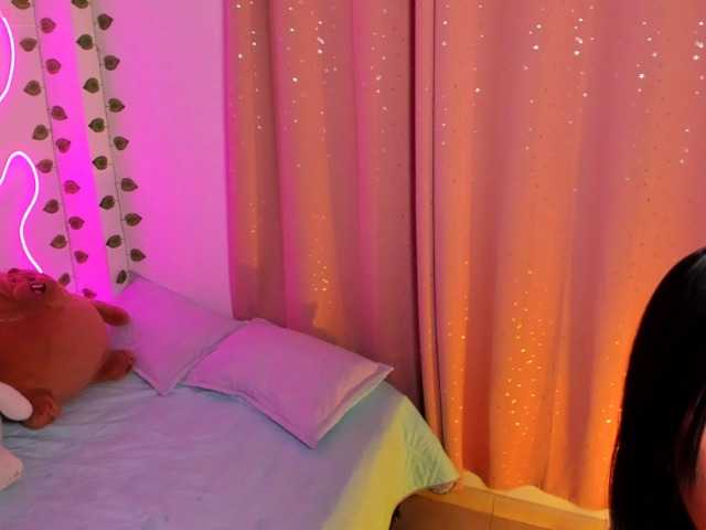 Scarlesth live webcam show