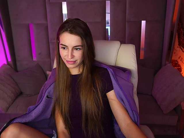 PeonyBloom — live female cam